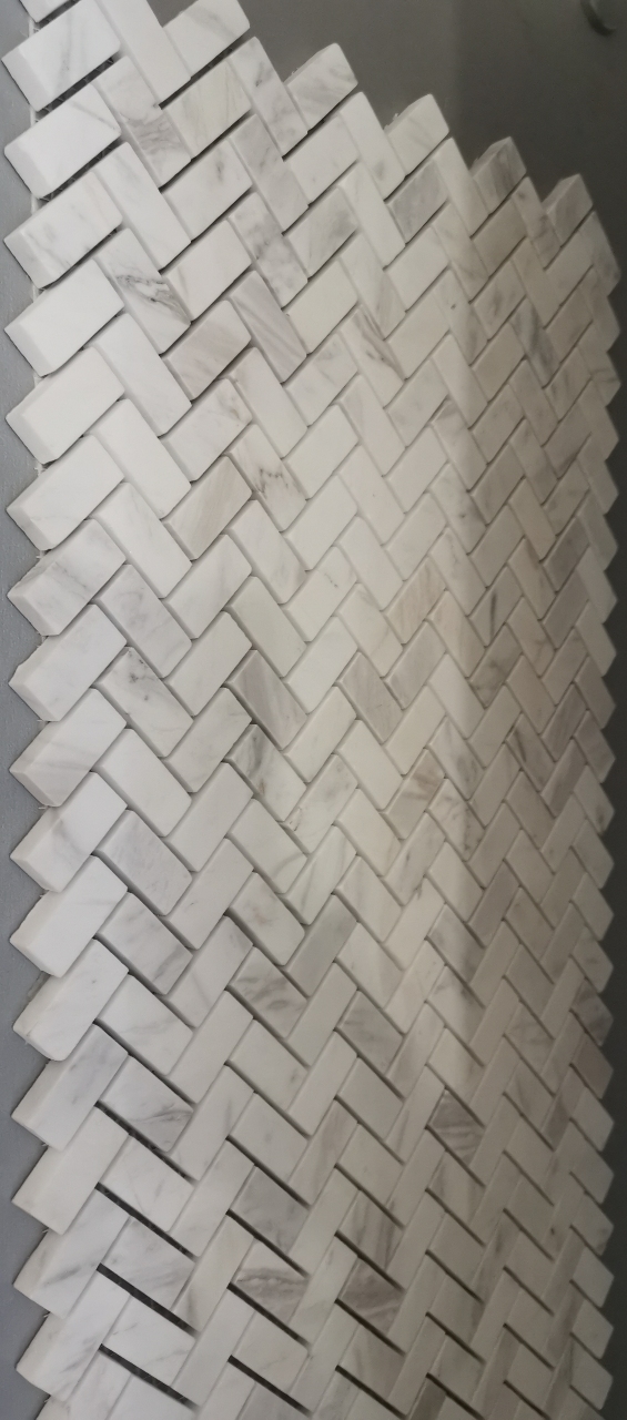 Herringbone Volakas Mini White/Taupe Wall Ivyspace