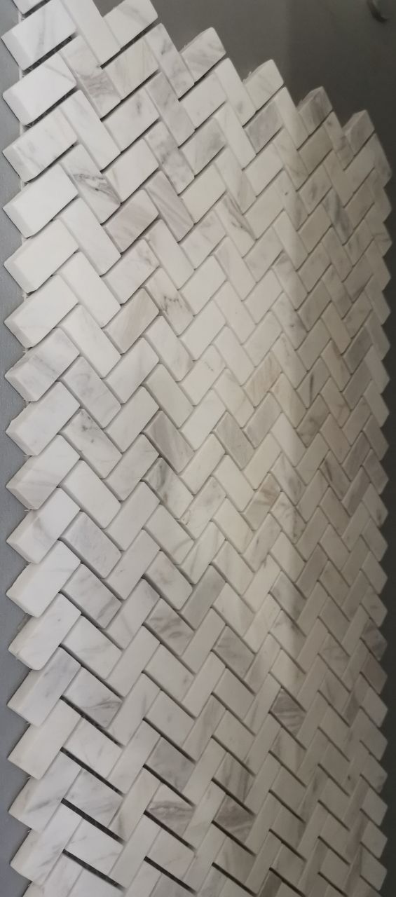 Herringbone Volakas Mini White/Taupe Bathroom Ivyspace