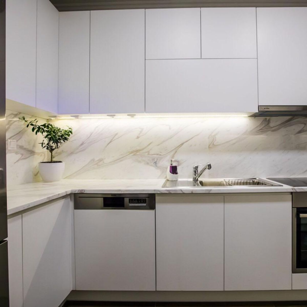 Diamond White With Grey Veins Marble Kitchen Ivyspace