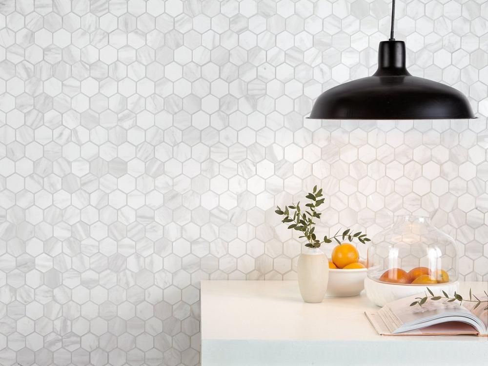 Hexagon Volakas White/Grey Wall Ivyspace